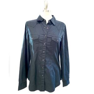 Shyanne black pockets covered snaps back seams sleeve length 20 1/2 inches